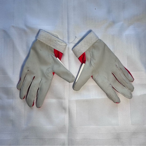 ***NWOT*** Under Armour Clean Up Batting Gloves Red & Gray - Picture 2 of 8